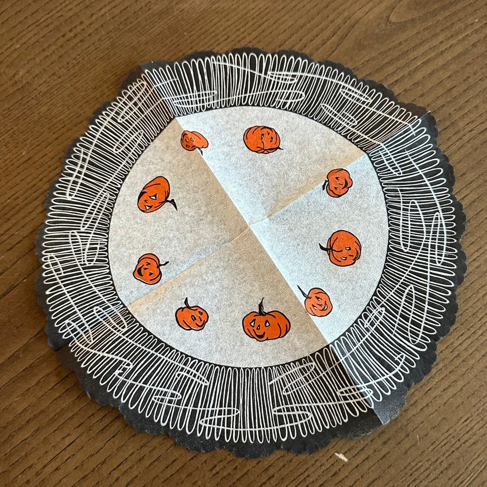 Vintage Halloween Pumpkin Jack-O-Lantern Paper Doily Napkin Scalloped Edge 9''